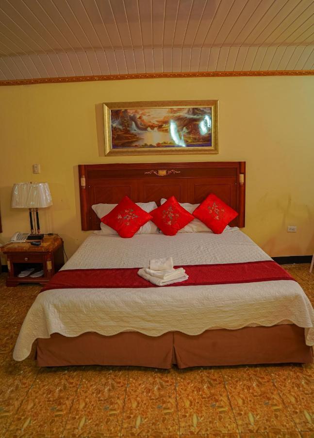 Metro Hotel Couva Kültér fotó