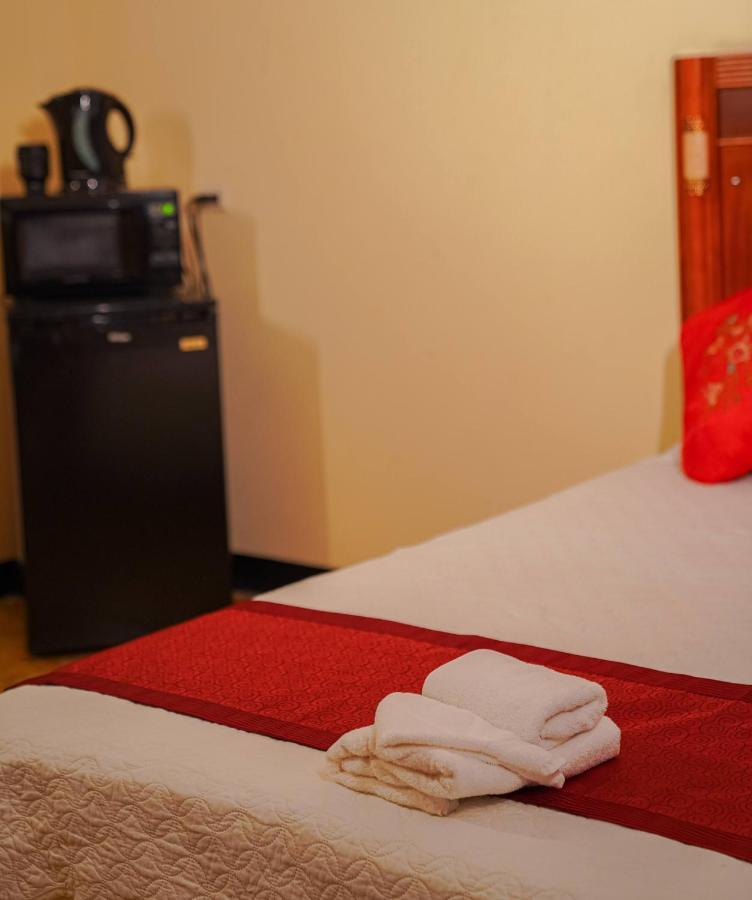 Metro Hotel Couva Kültér fotó