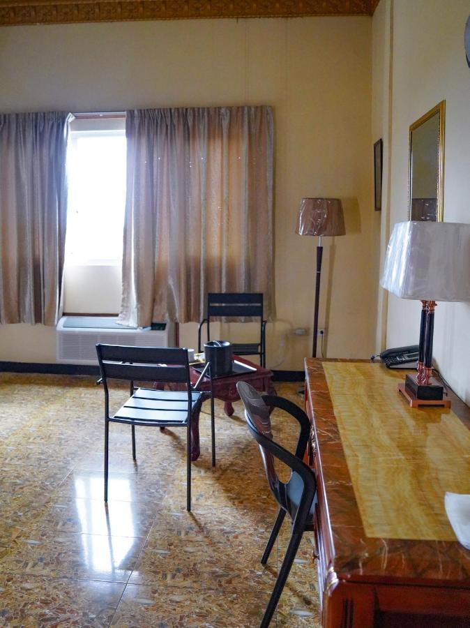 Metro Hotel Couva Kültér fotó