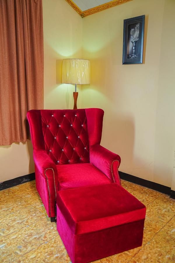Metro Hotel Couva Kültér fotó