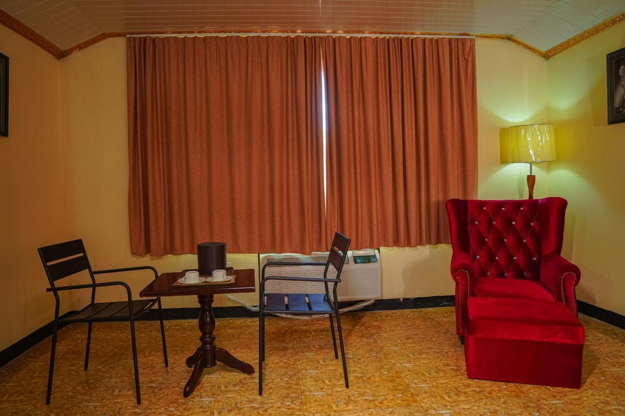 Metro Hotel Couva Kültér fotó