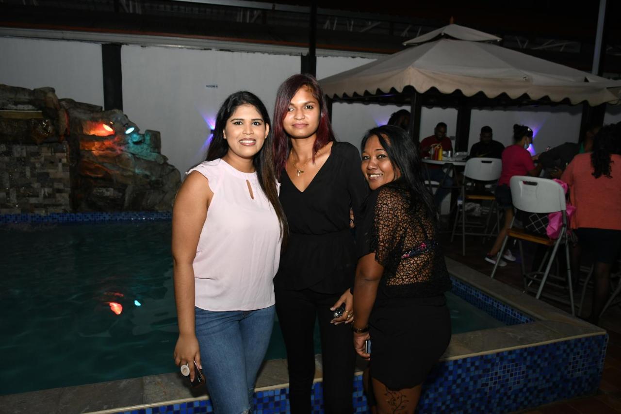 Metro Hotel Couva Kültér fotó