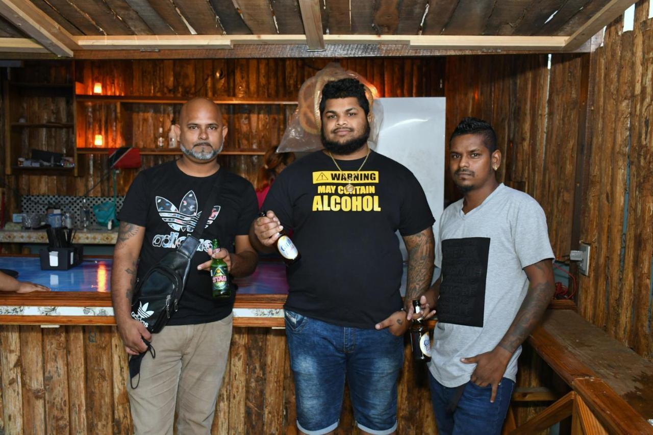 Metro Hotel Couva Kültér fotó