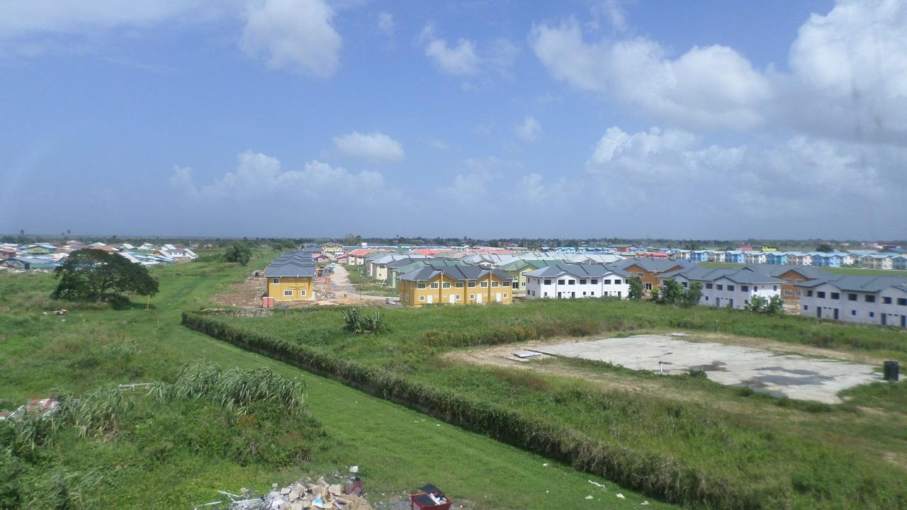 Metro Hotel Couva Kültér fotó