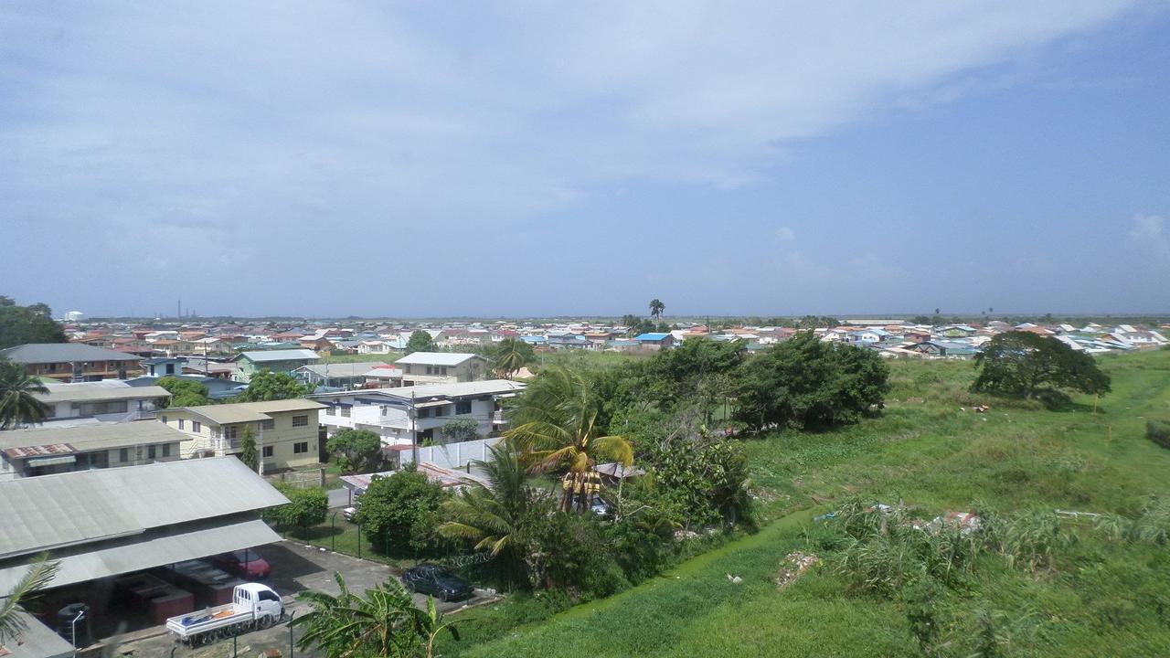 Metro Hotel Couva Kültér fotó