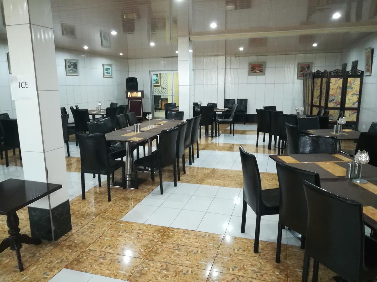 Metro Hotel Couva Kültér fotó
