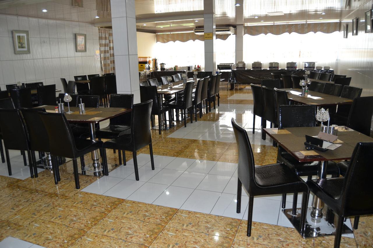 Metro Hotel Couva Kültér fotó